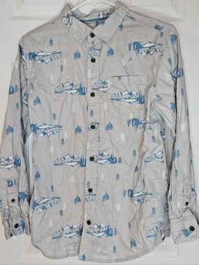 Boy's Long Sleeved Button Down.  Mountain Theme.  Size L (12/14) HUSKY